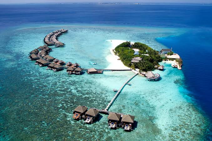 5D4N Combo Island – Adaaran Prestige Vadoo A2 (2N Local + 2N Resort)- Sunrise Water Villa with Pool & Jacuzzi.