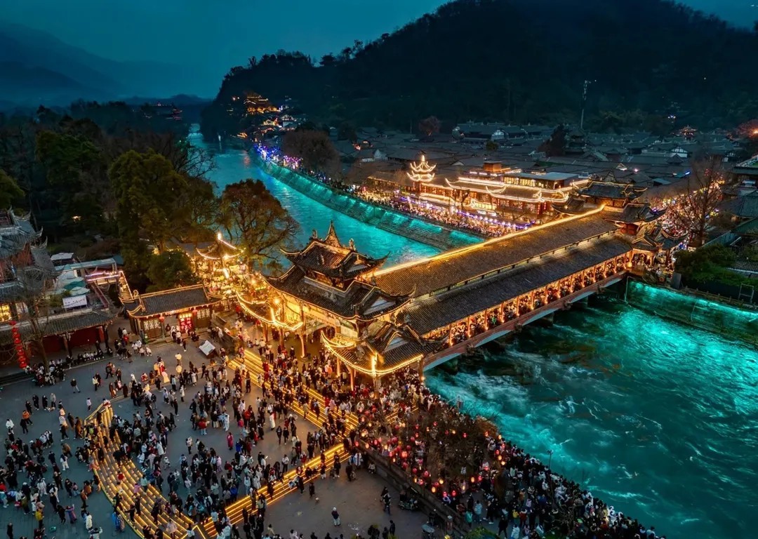 四川九寨沟+重庆双城 SICHUAN JIUZHAIGOU + CHONGQING TWIN CITY TOUR