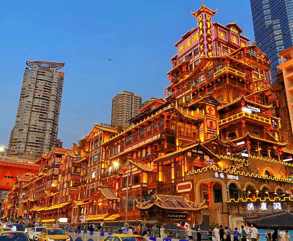 从你的九寨路过:山城·天府·仙境直通 PASS THROUGH YOUR JIUZHAI: MOUNTAIN CITY · LAND OF ABUNDANCE · DIRECT TO WONDERLAND