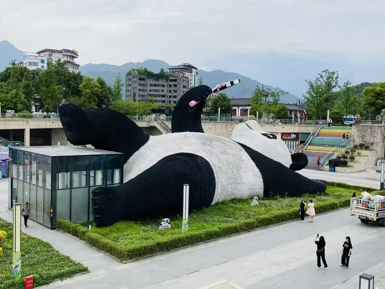天府四川+九寨沟 HEAVEN SICHUAN + JIUZHAI VALLEY